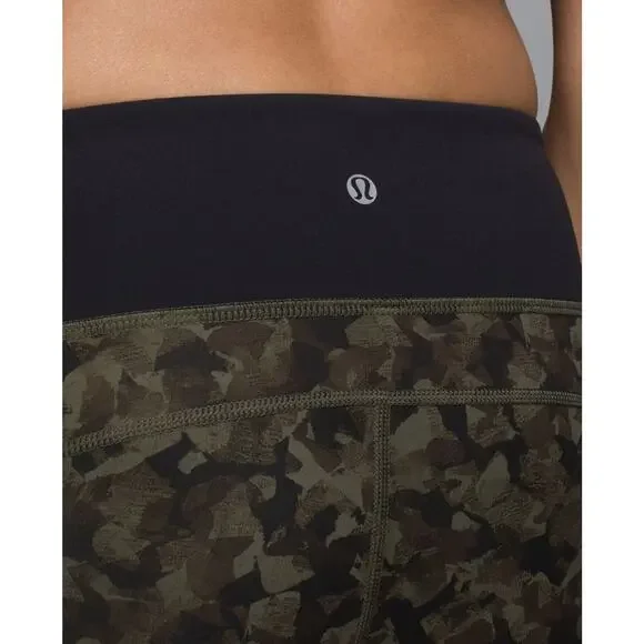 Lululemon Run Top Speed Crop Full On Luxtreme Mystic Jungle Fatigue Camo Size 4 - Picture 9 of 16